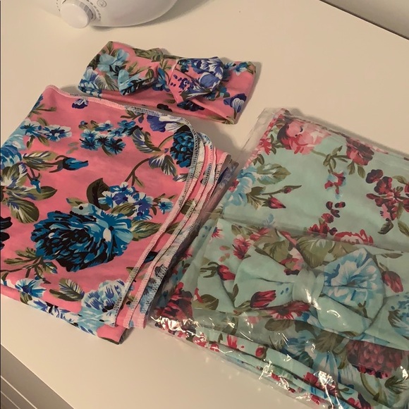 2 sets of swaddle blanket and bows in floral baby - Picture 1 of 4